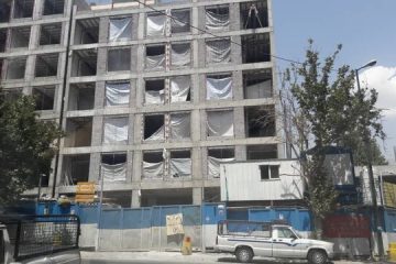 برج سعادت‌آباد باید تخریب شود اما کارگران مشغول کارند!