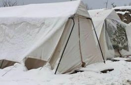 زلزله‌زده ساکن در چادر نداریم!/ چرا زلزله‌زدگان چادرها را تحویل نمی‌دهند؟