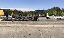 مسدود شدن ۶ ساعته بزرگراهی در اصفهان براثر قیچی کردن ۳ تریلر