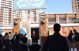 دانشجویان دانشگاه تبریز در مقابل نمایندگی وزارت امور خارجه در تبریز تجمع اعتراض آمیز برگزار کردند