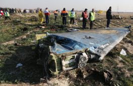 استاندار و فرمانده سپاه اصفهان با خانواده دو شهید حادثه هواپیما دیدار کردند