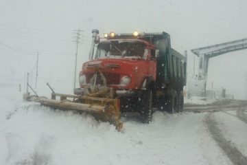 به ۶۲ خودروی گرفتار در برف آذربایجان‌شرقی امدادرسانی شد/ وجود ۱۶ گردنه با کولاک شدید و ۳۴ محور  مشکل‌دار و مه گرفته