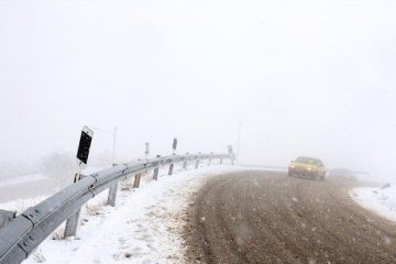 بارش برف راه  ارتباطی تمامی  روستاهای شهرستان هشترود را مسدود کرد