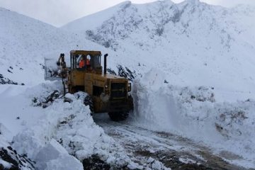 بارش برف نیم متری و ورود دستگاه های برف خور به آذربایجان شرقی