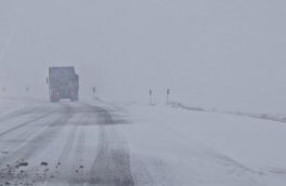 برف موجب بسته شدن راه ۴۰۰ روستا در آذربایجان شرقی شد