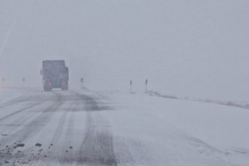 برف موجب بسته شدن راه ۴۰۰ روستا در آذربایجان شرقی شد