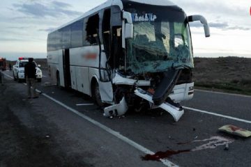 برخورد اتوبوس با تریلی در شهرستان هشترود یک  کشته و ۲۲ نفر مصدوم  داشت