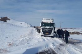 راهداران آذربایجان شرقی امسال به ۲ هزار و ۶۱ خودروی گرفتار در برف  امدادرسانی کردند