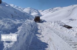بارش برف سنگین راه ارتباطی ۲۵ روستای آذربایجان شرقی را مسدود کرد