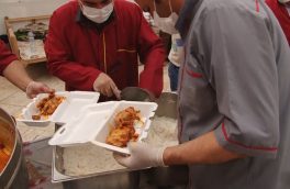 طبخ و توزیع۱۸ هزار پرس غذا برای ایتام  در کاشان