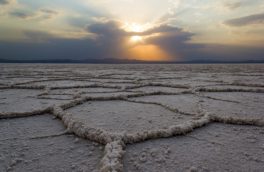 استان قم پتانسیل گردشگری مناسبی برای دریاچه نمک ندارد