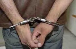 دستگیری سارق حرفه ای سیم برق در حین سرقت در کاشان