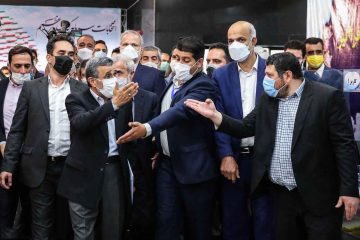 با هیاهو و جنجال‌های احمدی نژاد برای ثبت‌نام سیزدهمین دوره انتخابات ریاست‌جمهوری