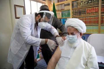  تزریق دز اول واکسن برکت به امام جمعه یزد 