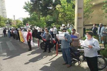 تجمع اعتراض آمیز کارکنان غیرهیات علمی دانشگاه ها مقابل وزارت علوم