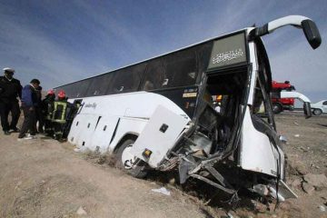 مصدومیت ۱۵ نفر در پی واژگونی اتوبوس در جاده ارتباطی سمنان به سرخه