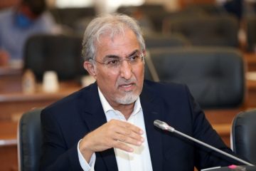 مسئولان حامی حذف ارز ۴۲۰۰ تومانی حافظان منافع مافیای اقتصاد ایران هستند