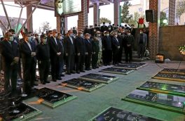 ادای احترام وزیر کشور به مقام شامخ شهدا به محض ورود به تبریز