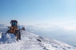 بارش برف و کولاک شب گذشته، راه ارتباطی ۱۲۰ روستای هشترود را بست