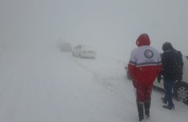 بارش سنگین برف، جاده اندیکا – شهرکرد را مسدود کرد