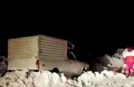 مسافران ۲۰۵خودروی گرفتار در برف و کولاک جاده های هوراند وهریس نجات یافتند