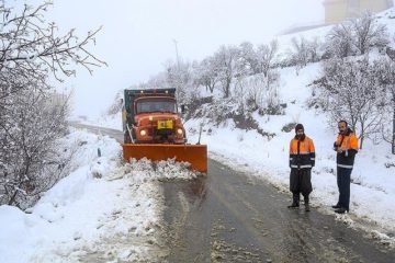 در حال حاضر ۳۵ روستای آذربایجان شرقی  در محاصره برف و کولاک است