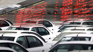 وزیر اقتصاد: عرضه خودرو در بورس کالا رانت را حذف می‌کند