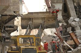 تاکنون پیکر ۲۸ نفر در آواربرداری ریزش ساختمان متروپل آبادان پیدا شده است