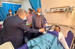 مدیرکل تامین اجتماعی استان قم از بیماران بستری در بیمارستان امام رضا  عیادت کرد