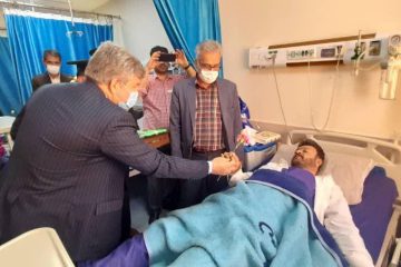 مدیرکل تامین اجتماعی استان قم از بیماران بستری در بیمارستان امام رضا  عیادت کرد