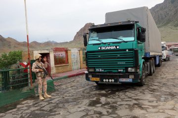 تردد در پایانه مرزی نوردوز به علت ازدحام کامیون‌ها به کندی انجام می‌شود