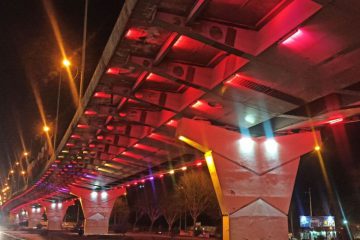 نورپردازی پل بسیج اراک توسط سازمان سیما،منظر و فضای سبز شهرداری اراک انجام شد
