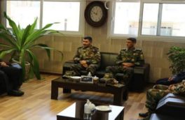 دیدار اعضای گروه ۴۴ توپخانه ارتش با مدیر مخابرات اصفهان ۳۱ 