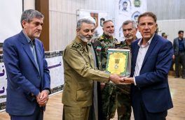 فرمانده کل ارتش: دوران دفاع مقدس و دفاع از حرم، اوج فداکاری ملت ایران را نشان داد
