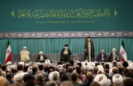 دیدار جمعی از مردم، مسئولان و مهمانان کنفرانس وحدت اسلامی  با مقام معظم رهبری