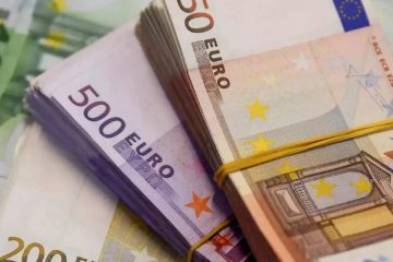 نرخ یورو در مرکز مبادله ارز کاهش یافت