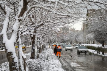 تداوم بارش باران و برف در مناطق کوهستانی و کاهش نسبی دما در ۱۸ استان کشور