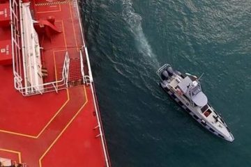 نیروی دریایی سپاه یک شناور حامل سوخت قاچاق در آب‌های خلیج فارس را توقیف کرد
