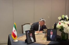 تاکنون نمایندگان ۵۰ کشور به رئیس جمهور و وزیر خارجه شهید ایران در نیویورک ادای احترام کردند