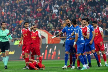 صدور مجوز حرفه‌ای استقلال و پرسپولیس رفع شد