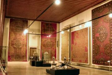 “استراحت­ دوره ­ای”فرش‌‌های گرانقیمتِ ایرانی در موزه فرش ایران