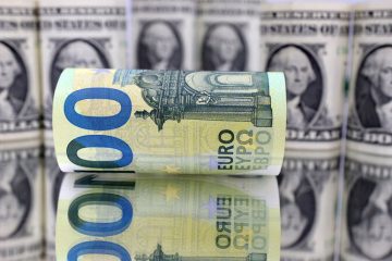 نرخ ارزهای مرکز مبادله ارز و طلای ایران ثبات دلار با افزایش اندک یورو همراه شد