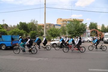 دوچرخه‌سواران جانباز بصیر تبریزی رهسپار حرم امام خمینی (ره) شدند