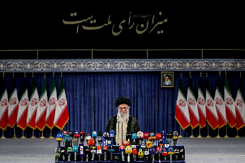 رهبر انقلاب: حضور پرشور مردم و افزایش و کثرت رأی‌دهندگان برای جمهوری اسلامی یک نیاز قطعی است