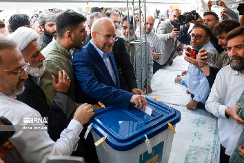 قالیباف با حضور در حرم عبدالعظیم در انتخابات شرکت کرد