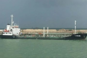 توقیف شناور خارجی حامل سوخت قاچاق در آب‌های بوشهر