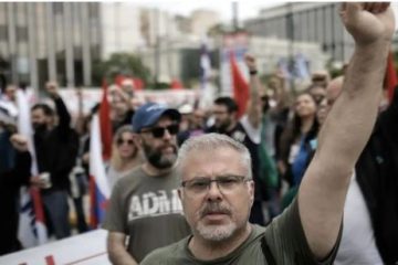 کارگران و احزاب یونان به حذف یک روز از تعطیلات هفتگی اعتراض کردند