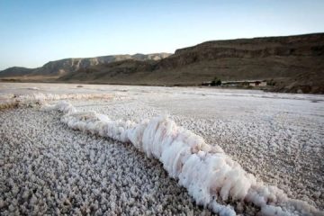 ابلاغ ممنوعیت برداشت نمک از دریاچه مهارلو به واحدهای تولیدی