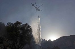  بالگرد آبپاش اعزامی از مدیریت بحران در حال خاموش کردن آتش سوزی ارتفاعات اندیمشک است