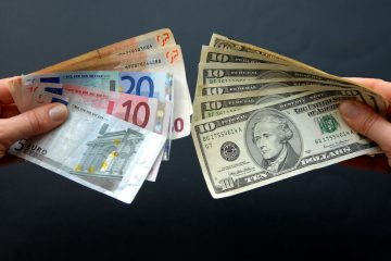 افزایش قیمت دلار و یورو در مرکز مبادله ارز و طلای ایران